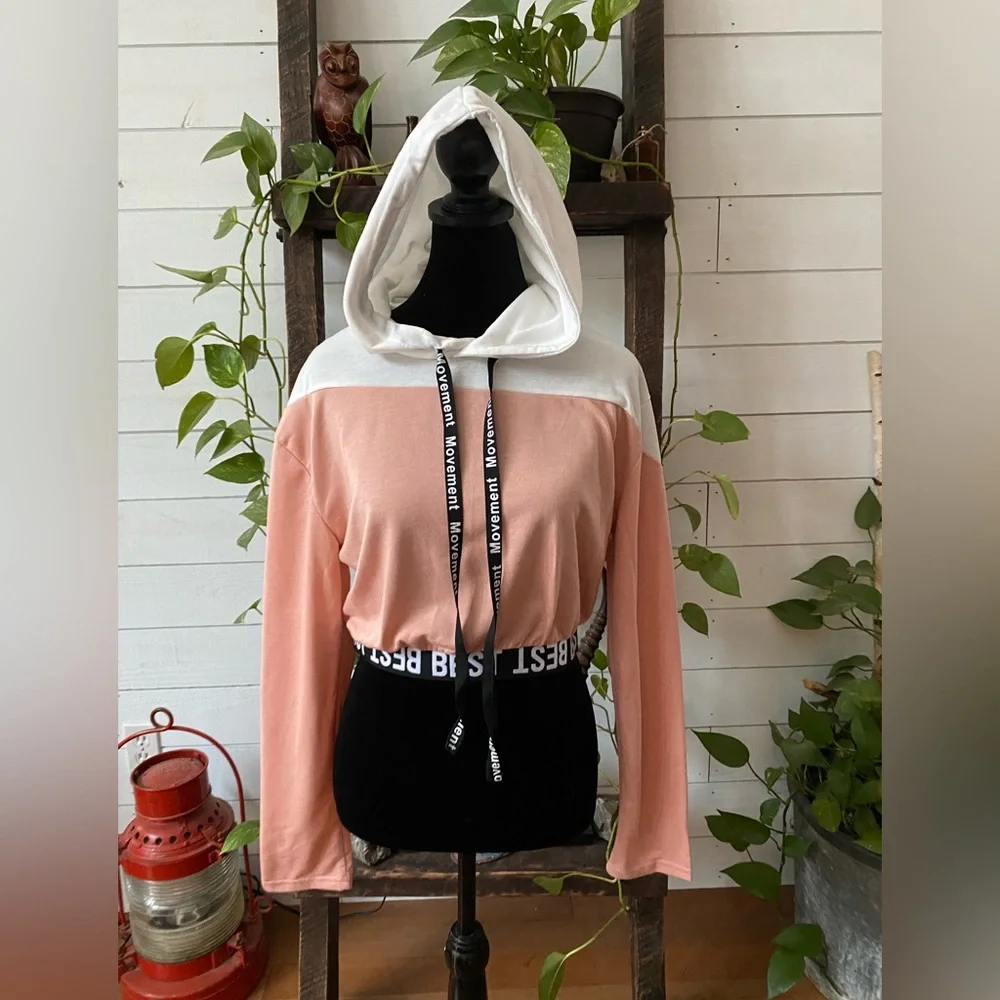 SweatyRocks: Cropped Pink and White Athletic Pullover Hoodie Sweatshirt